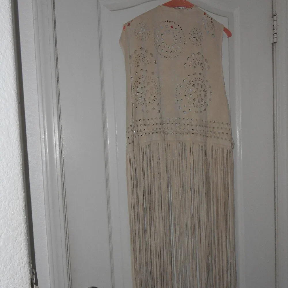 WESTERN BOHO STYLE TAN FAUX SUEDE LEATHER FRINGE EYELET VEST PYRAMID COLLECTION - Picture 6 of 13